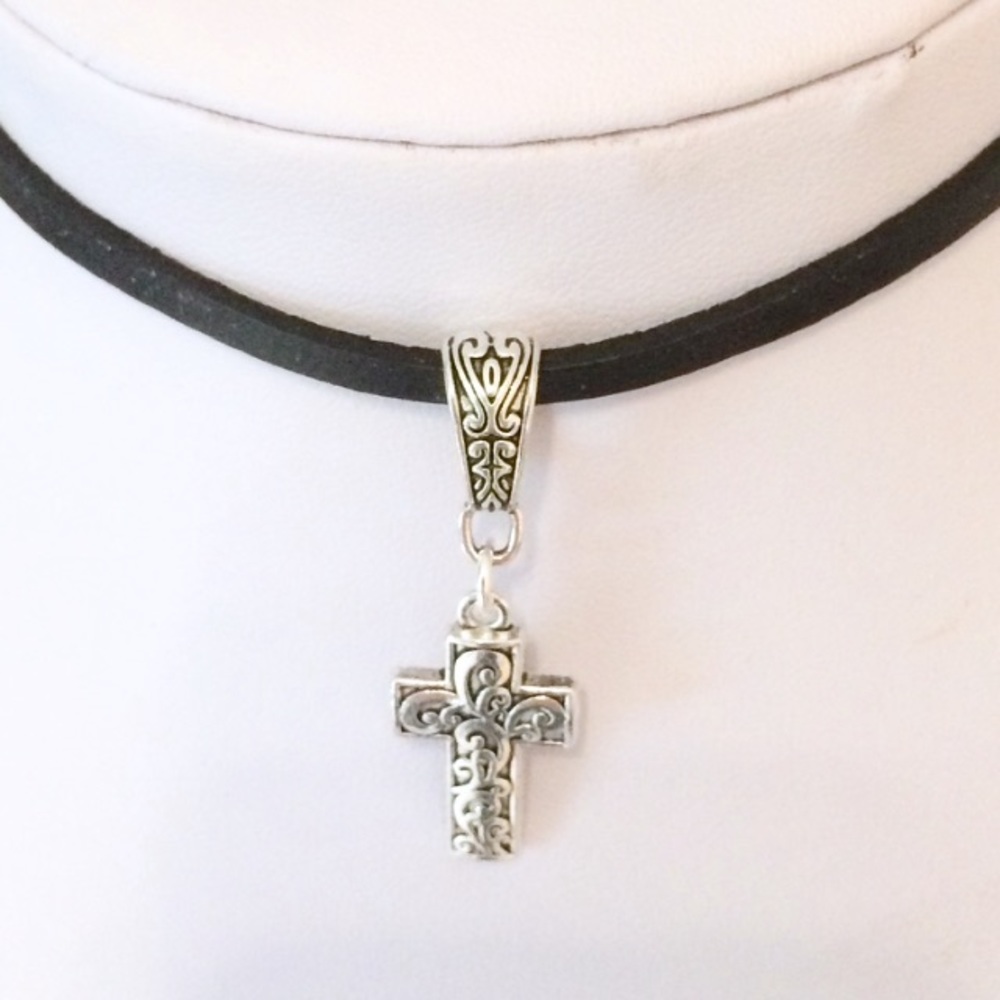 Cross leather choker